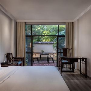 Courtyard King Room